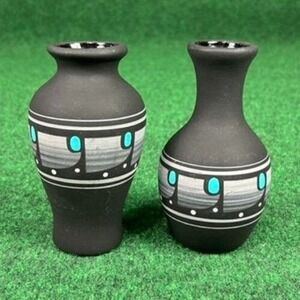 SANDSTONE CREATIONS Handcrafted Miniature Southwest Style Black Vases‎ Set Of 2